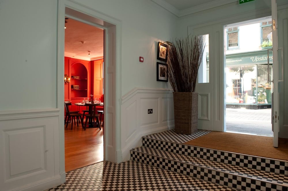 Фото The Crown hotel