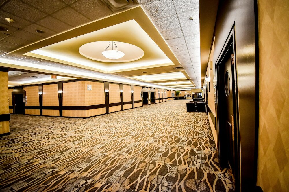 Фото Canad Inns Destination Centre Club Regent Casino Hotel