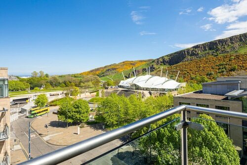 Гостиница Macdonald Holyrood Hotel and SPA в Эдинбурге