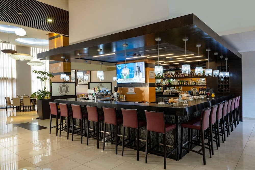 Фото Kfar Maccabiah Hotel and Suites