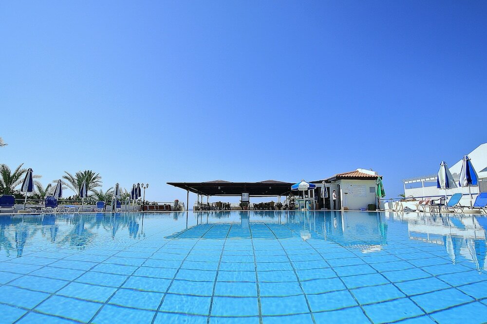 Фото Helios Bay Hotel and Suites