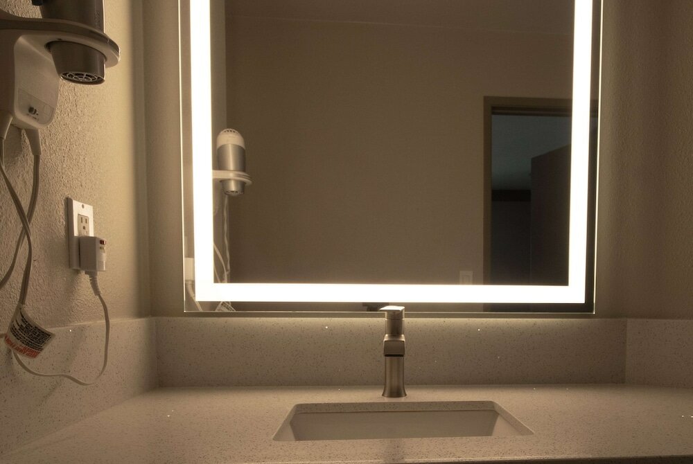 Фото Days Inn by Wyndham Carlsbad