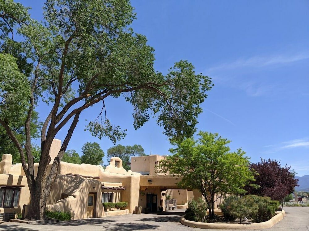 Фото Sagebrush Inn & Suites