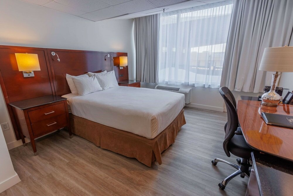 Фото Travelodge by Wyndham Hotel & Convention Centre Quebec City