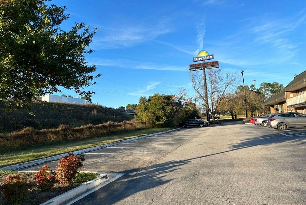 Фото Days Inn by Wyndham St George