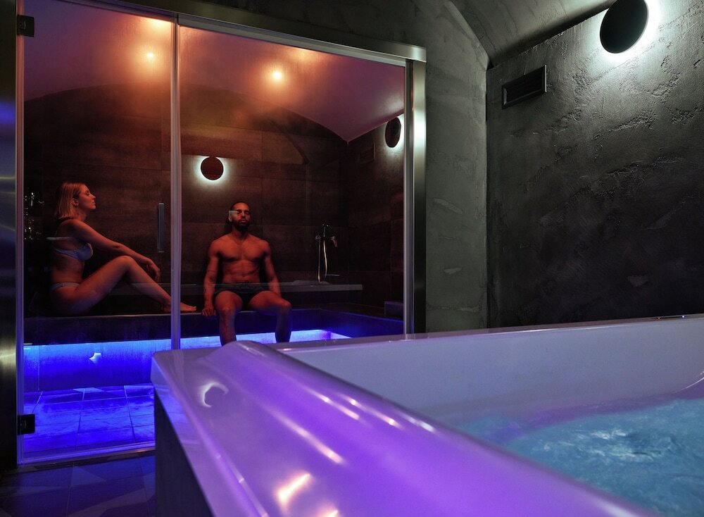 Фото The Britannique Hotel Naples, Curio Collection by Hilton