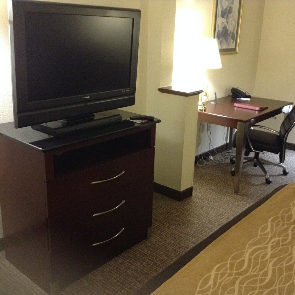 Фото Comfort Inn & Suites Ft. Jackson Maingate