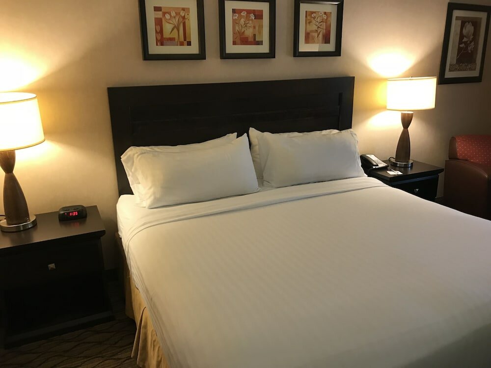 Фото Clarion Pointe Medford