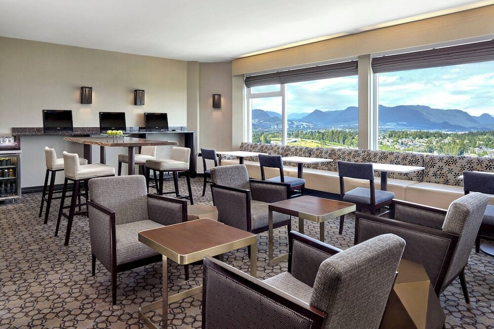 Фото Sheraton Vancouver Guildford Hotel