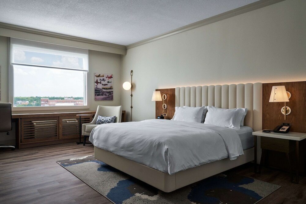 Фото DoubleTree by Hilton Hotel Dallas – Love Field