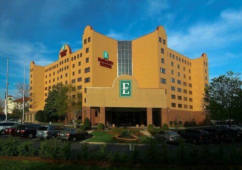 Гостиница Embassy Suites Hotel Charlotte в Шарлотте