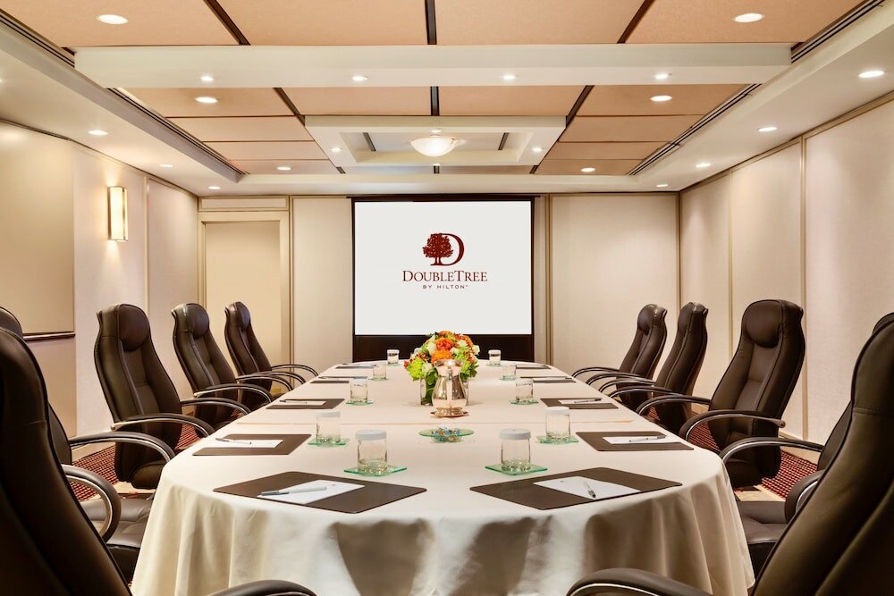 Фото DoubleTree by Hilton Hotel Toronto Downtown