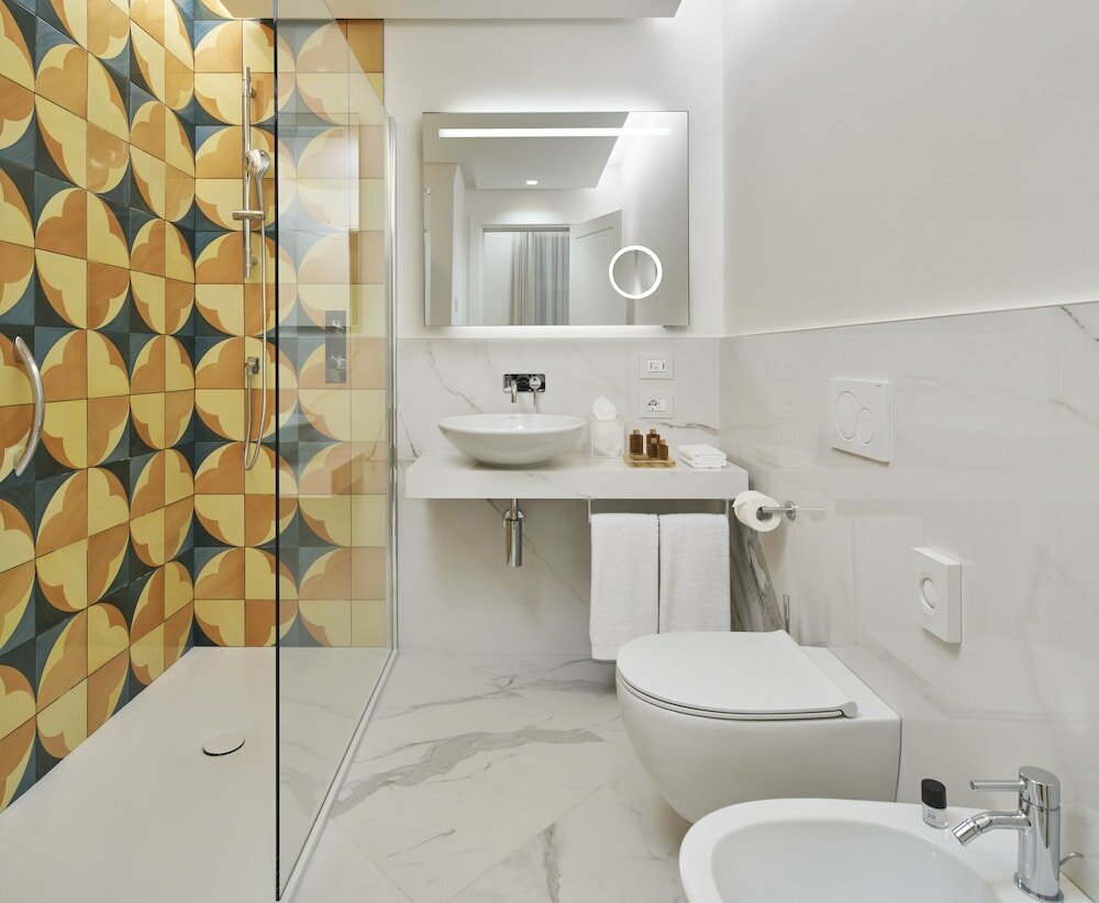 Фото The Britannique Hotel Naples, Curio Collection by Hilton