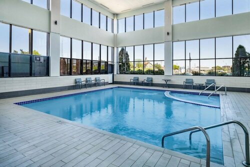 Гостиница Wyndham Garden Kenosha Harborside