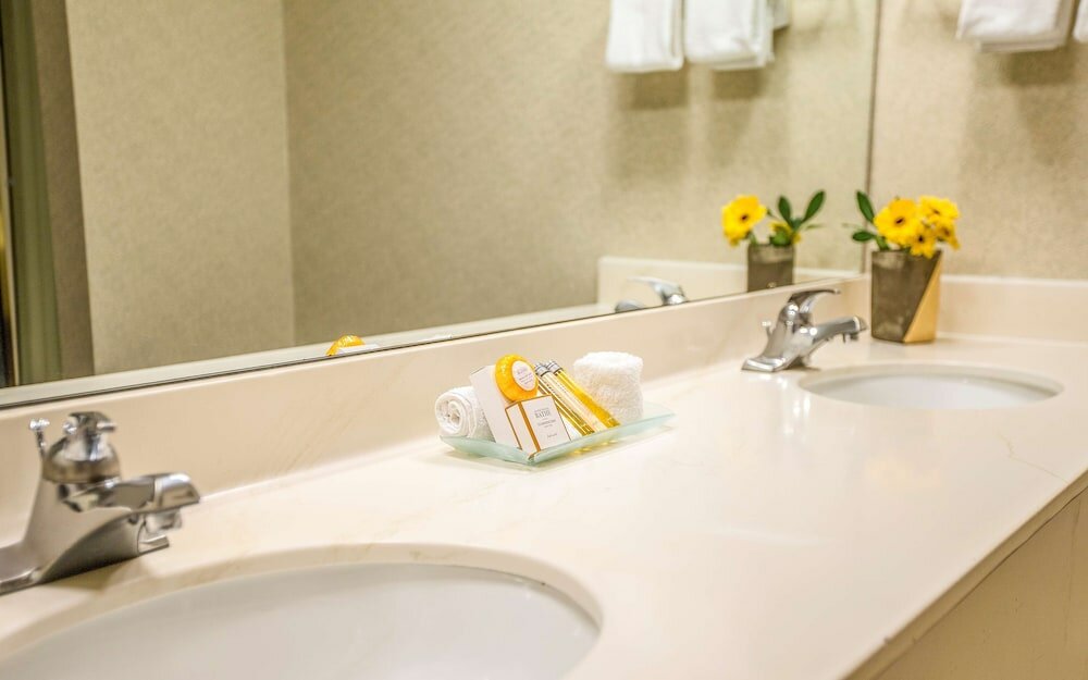 Фото Hotel 116, A Coast Hotel Bellevue