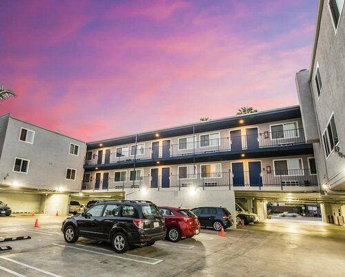 Гостиница Travelodge by Wyndham Culver City в Калвер-Сити