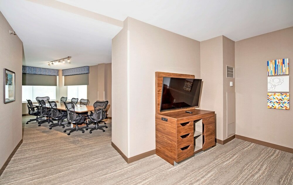 Фото Hampton Inn by Hilton Ottawa