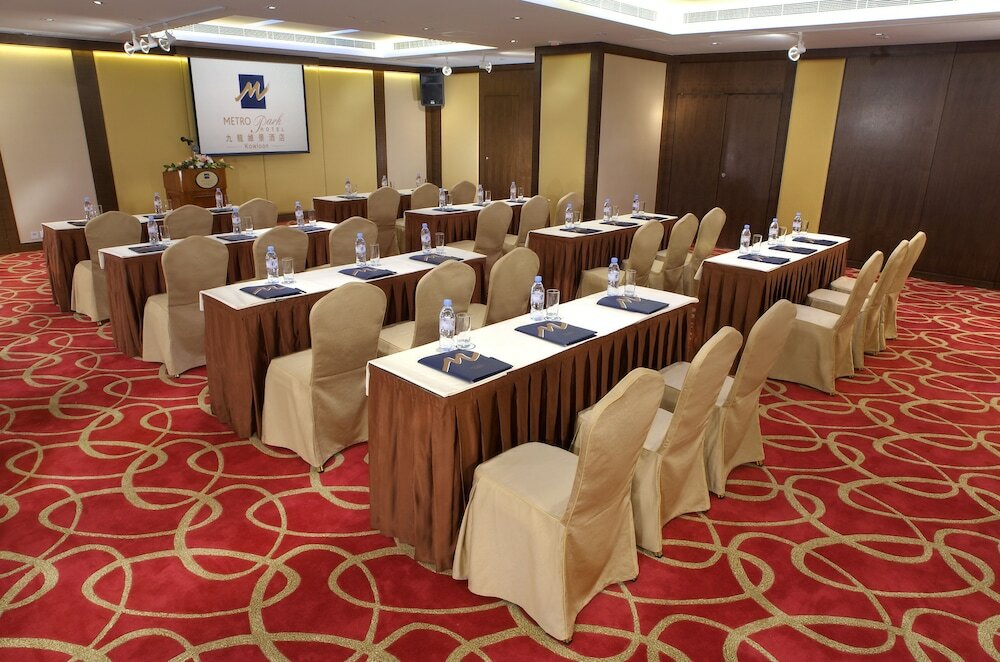 Фото Metropark Hotel Kowloon