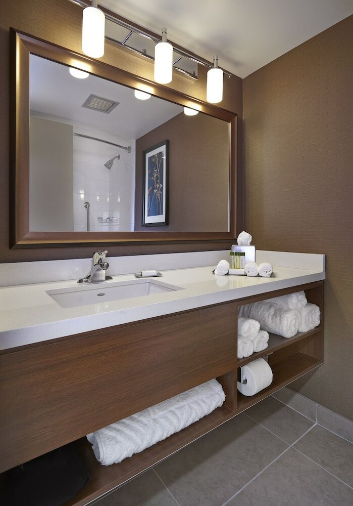 Фото DoubleTree by Hilton Hotel & Conference Centre Regina