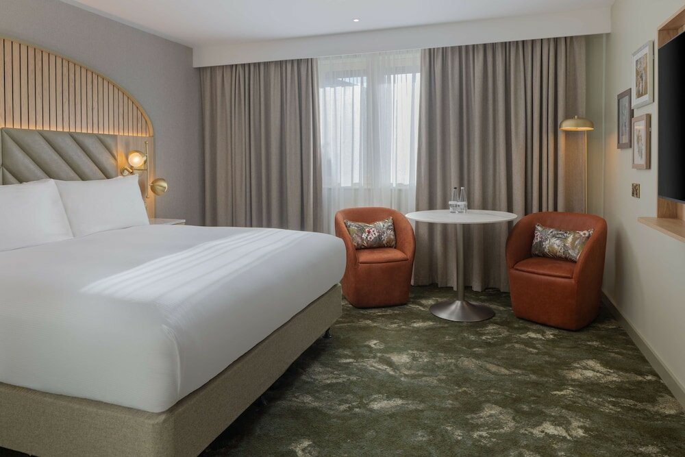 Фото DoubleTree by Hilton Bristol North