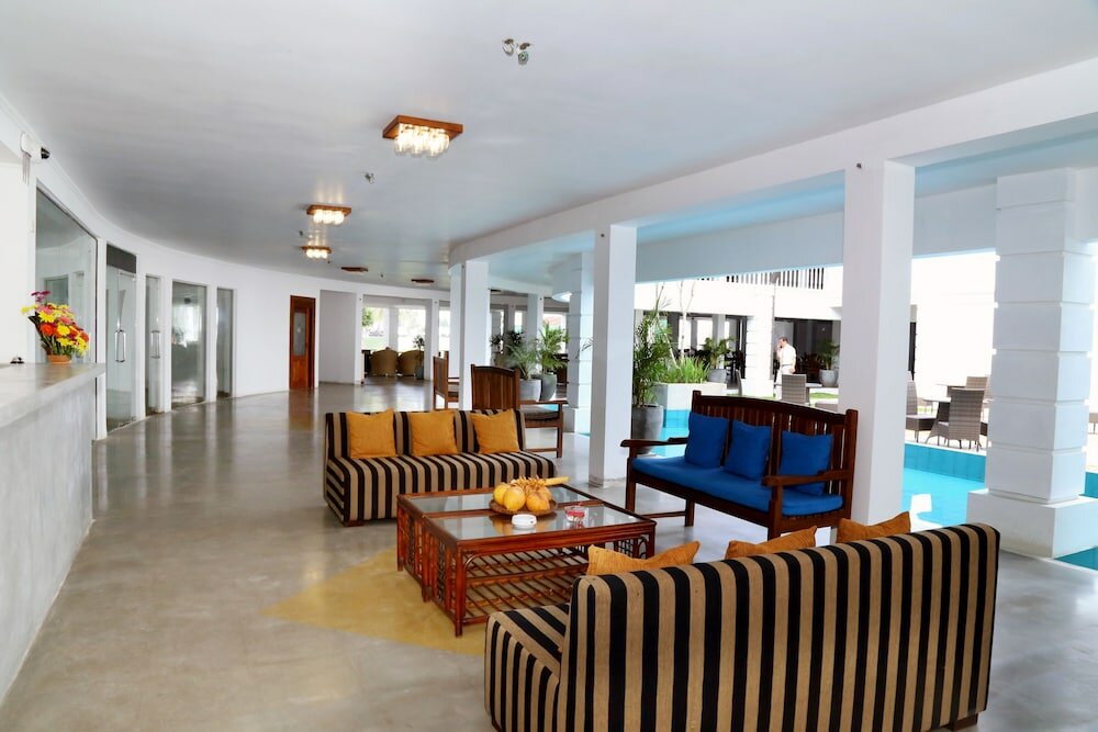 Фото Hibiscus Beach Hotel & Villas