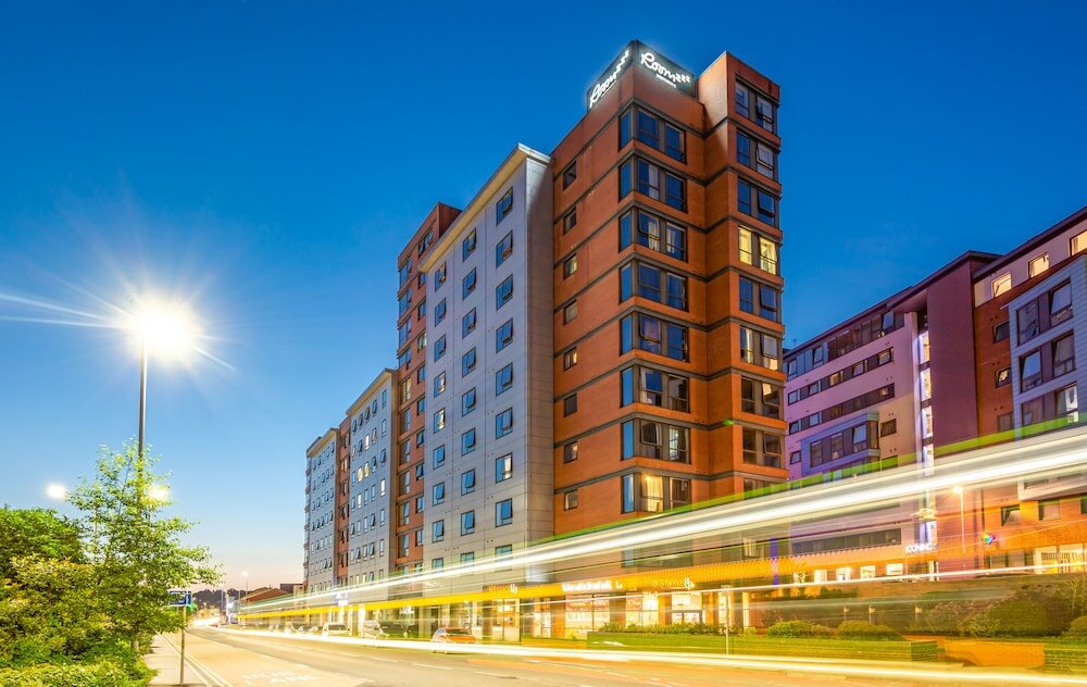 Фото Roomzzz Leeds City West