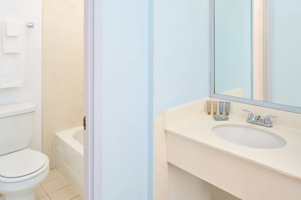 Фото Ewa Hotel Waikiki