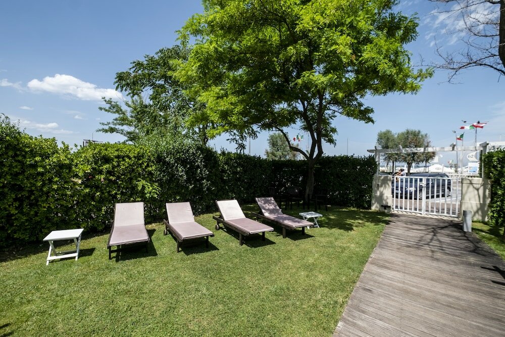 Фото Le Rose Suite Hotel