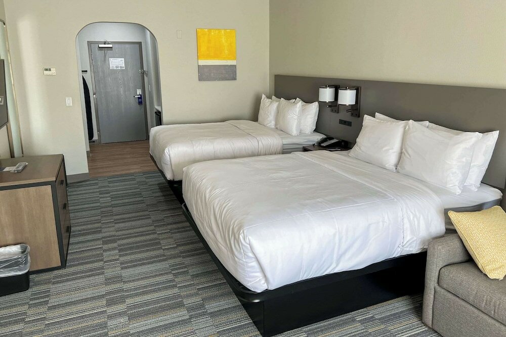 Фото Comfort Inn & Suites