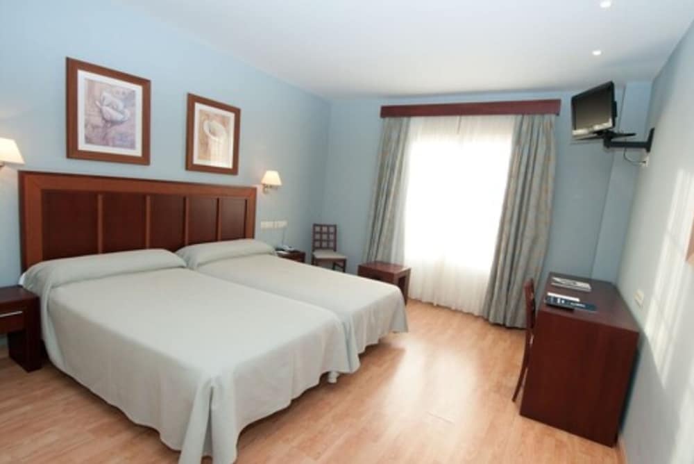 Фото Hotel Santiago de León