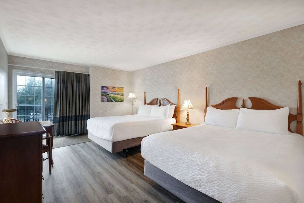 Фото Days Inn by Wyndham Edmundston