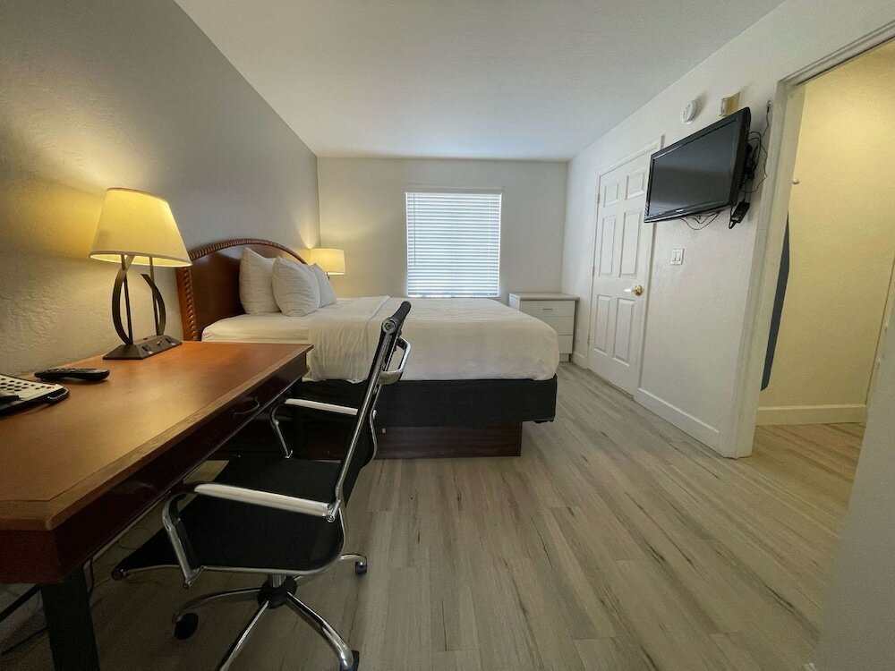 Фото SureStay Plus Hotel by Best Western Tempe University