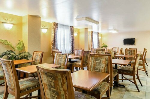 Гостиница Quality Inn Chicopee - Springfield в Чикопи