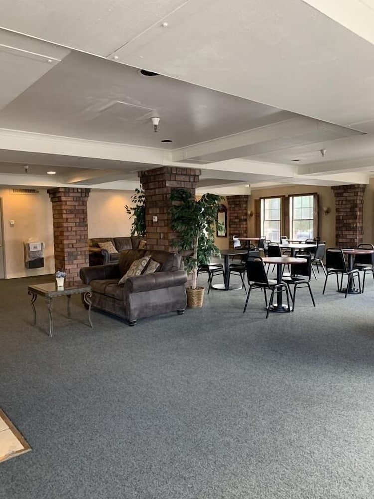 Фото Hardman House Inn & Suites