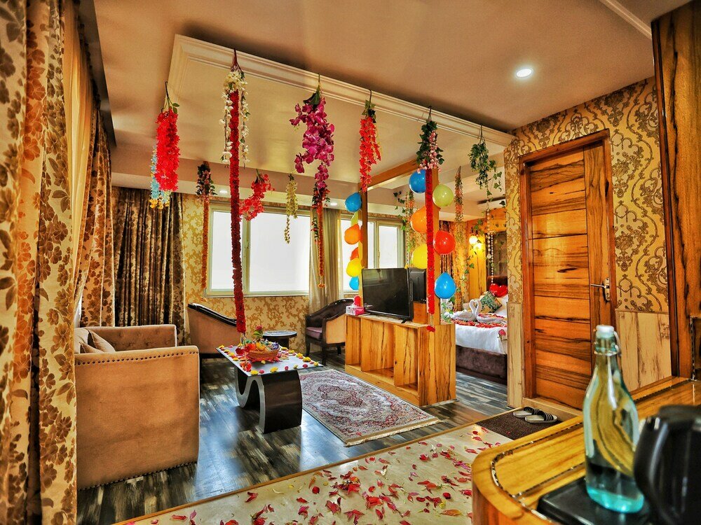 Фото Hotel The Montreal Near by Dal Lake