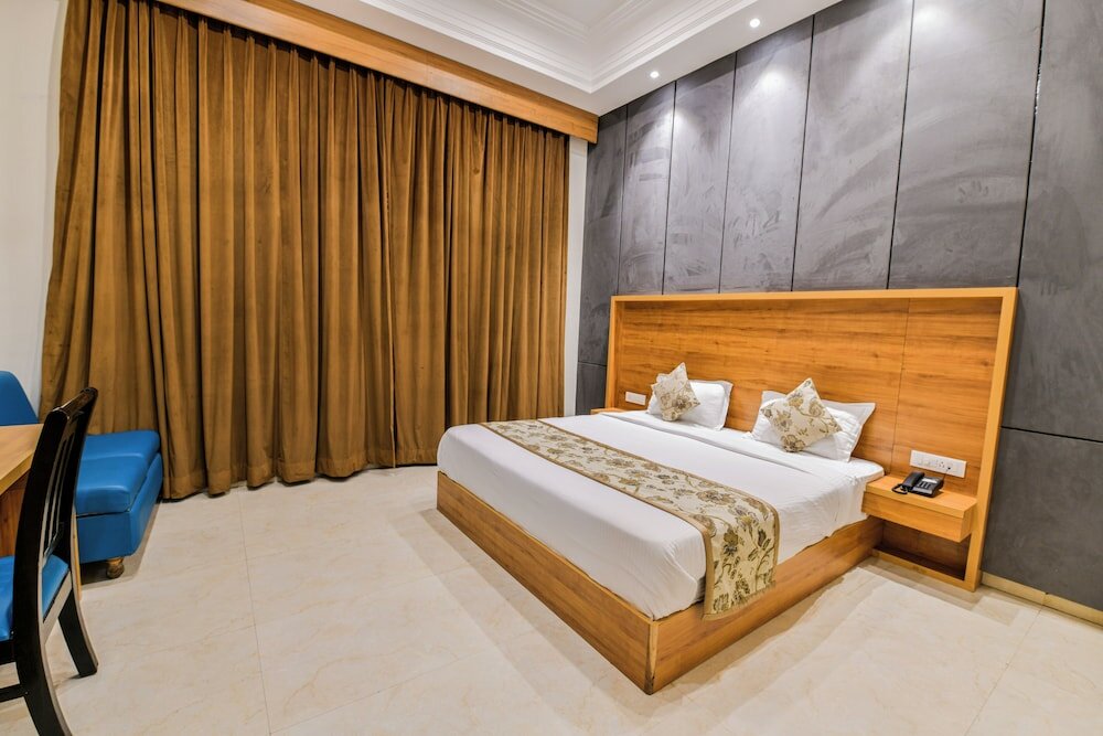 Фото The Grand Siddharth Hotel