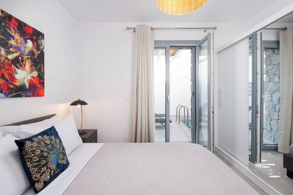 Фото Private Pool Holiday Home by Sunshine Place World