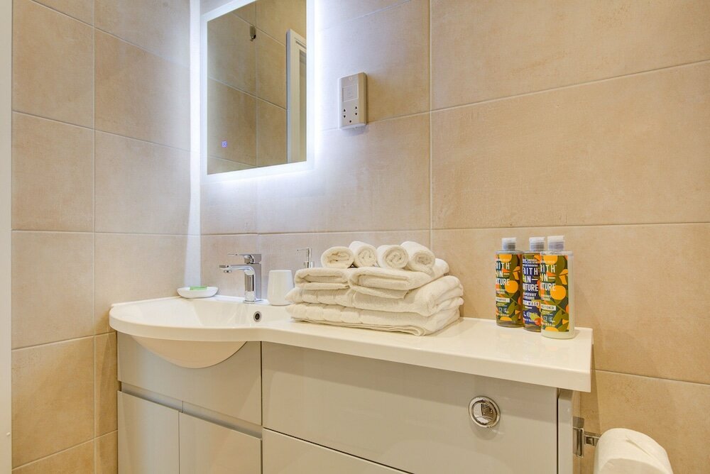 Фото Hybrid Resi - New Malden