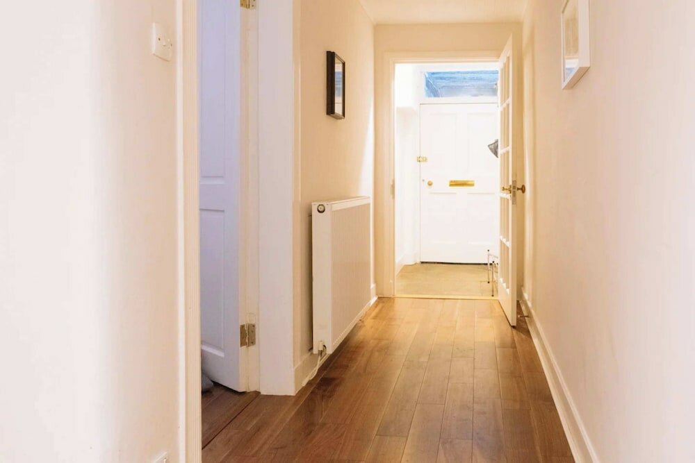 Фото Spacious & Welcoming 2bd Flat - Edinburgh