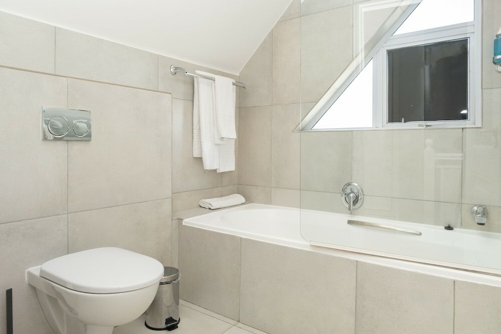 Фото The Bantry Aparthotel by Totalstay