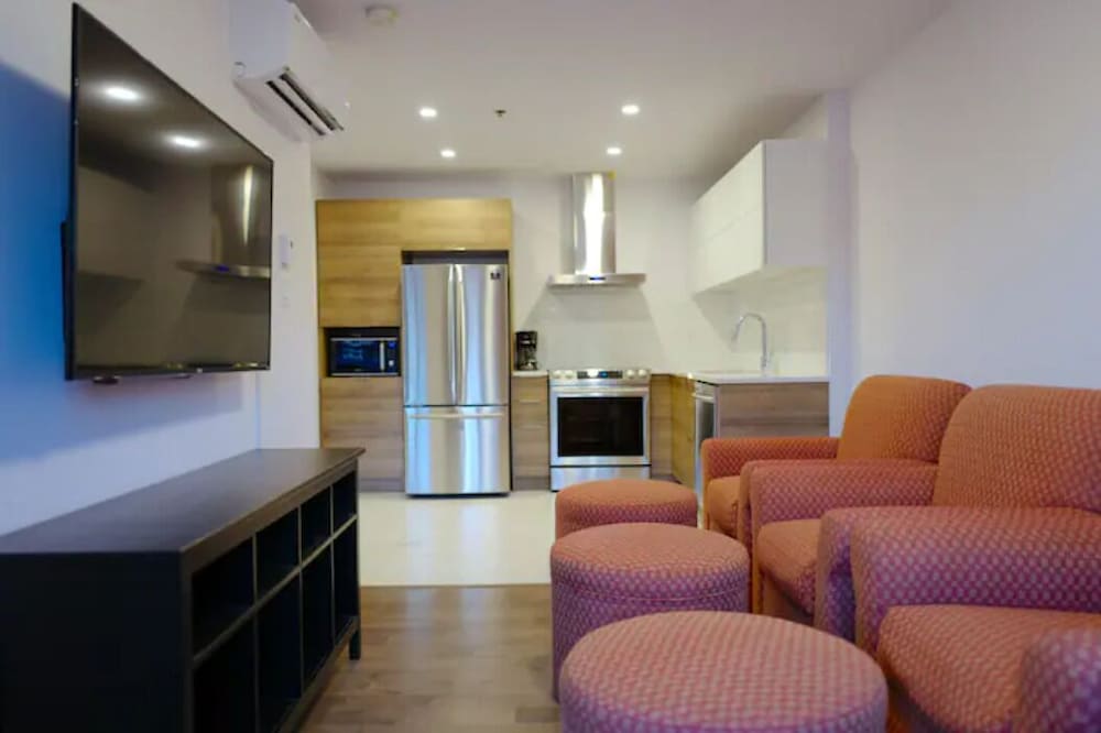 Фото 2001 AV. Beaconsfield