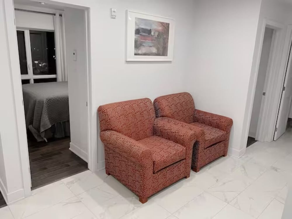 Фото 2001 AV. Beaconsfield