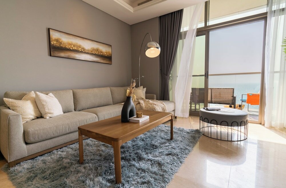 Фото Th8 Palm Dubai Beach Resort by IHG Dubai