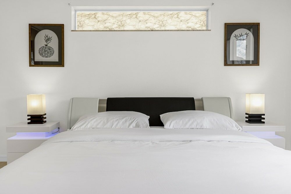 Фото Glamorous House in Disney Area Heated Private Pool