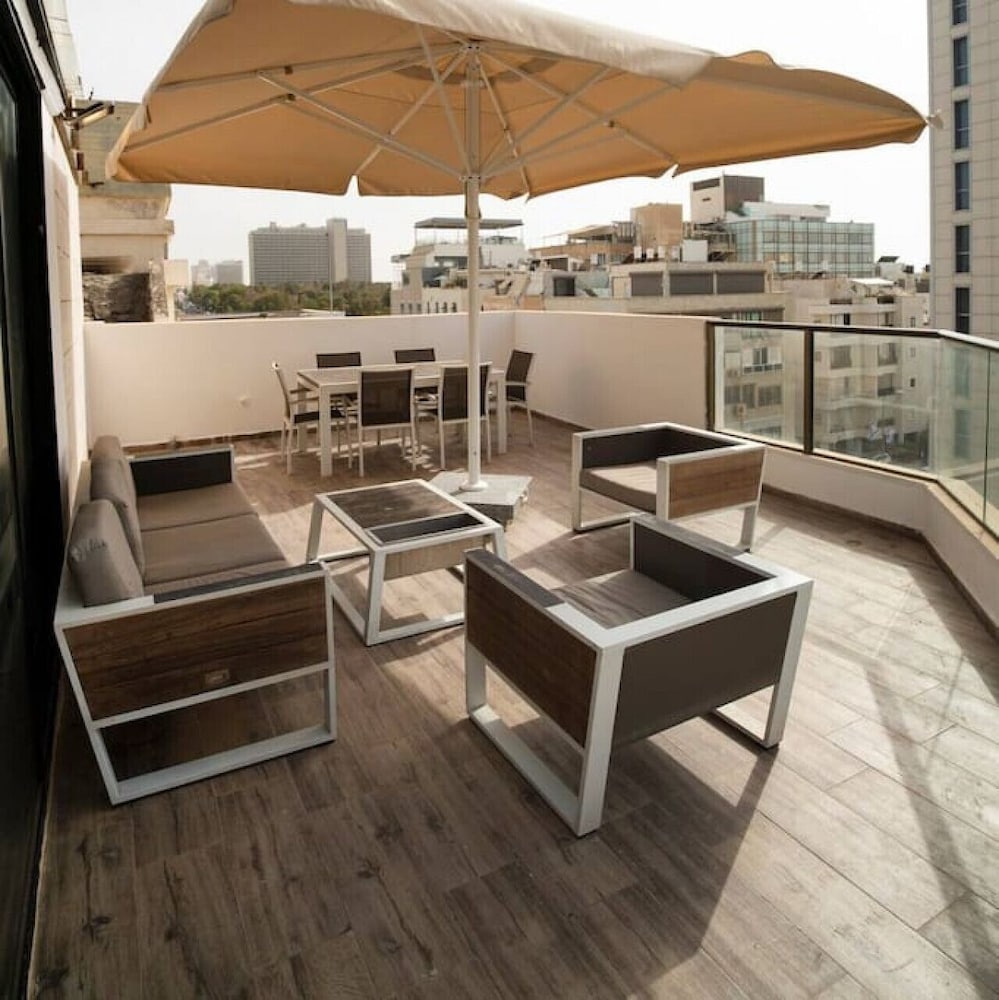 Фото HaYarkon Apartments