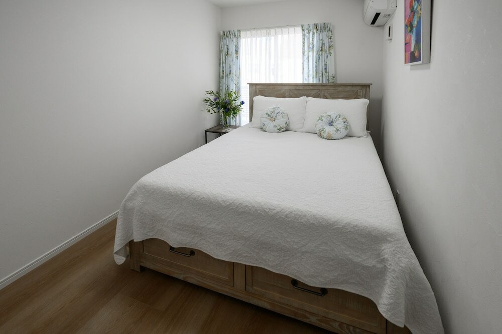 Фото Araha Beachway Inn