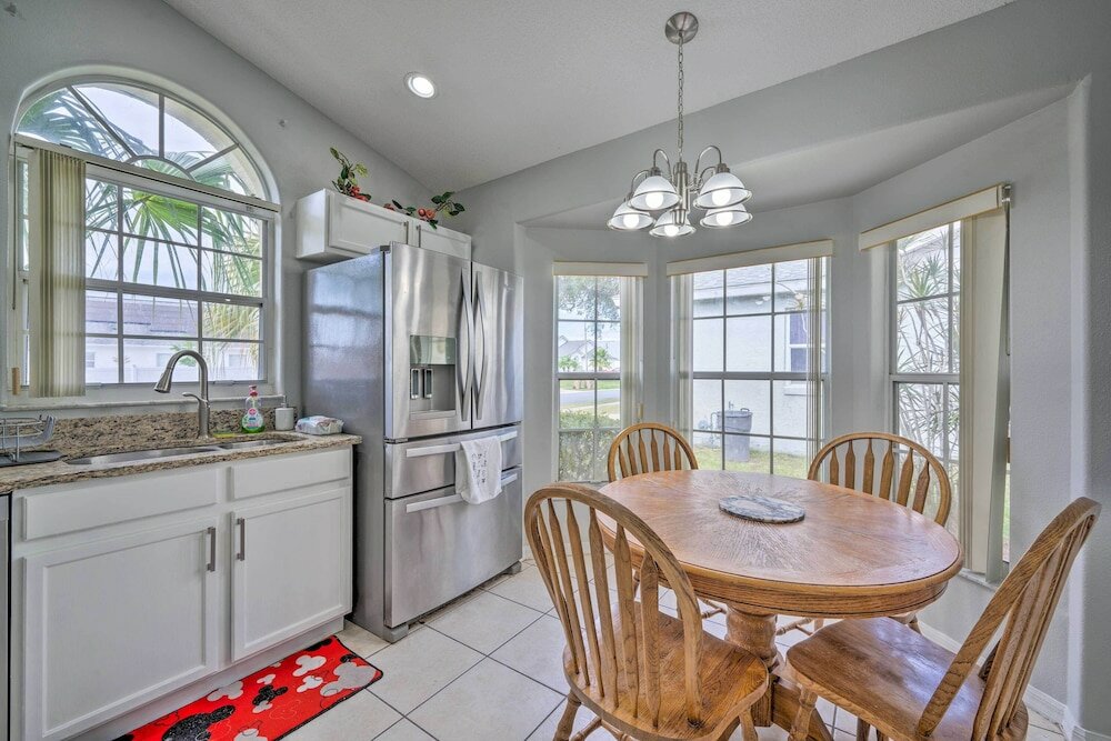 Фото Bright Kissimmee Getaway ~ 8 Mi to Disney!