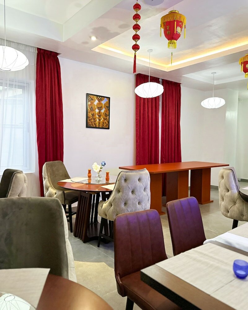 Фото The Gibs Hotel