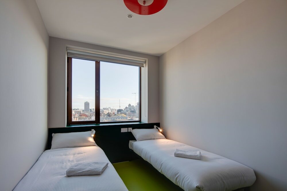 Фото Clink i Lár