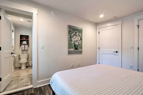 Гостиница Updated Downtown Red Bank Home 5 Mi to Beach! в Итонтауне